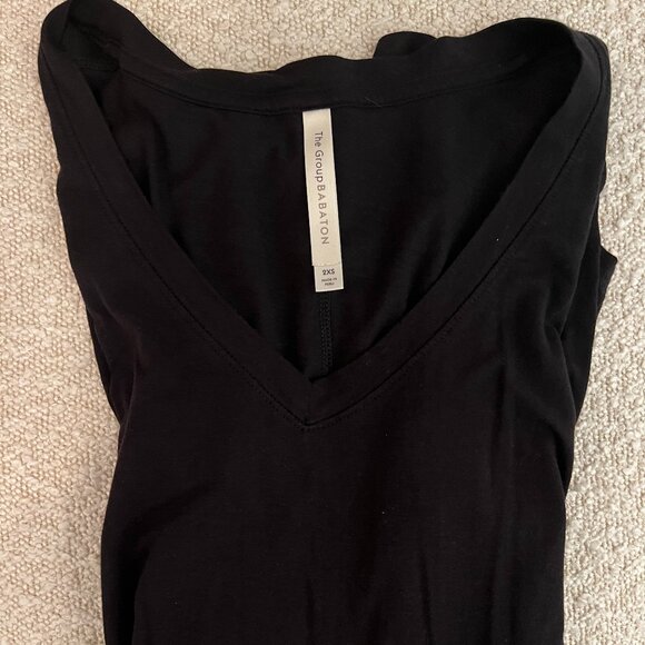 Aritzia - THE GROUP by Babaton - Classic V-Neck Black Tee - 2XS/XXS - Picture 3 of 7